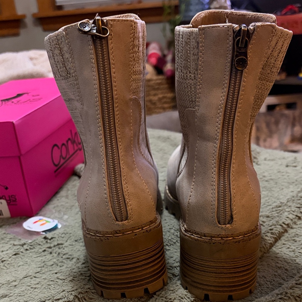 Like new beige ankle boots, zip in back. - Picture 3 of 4